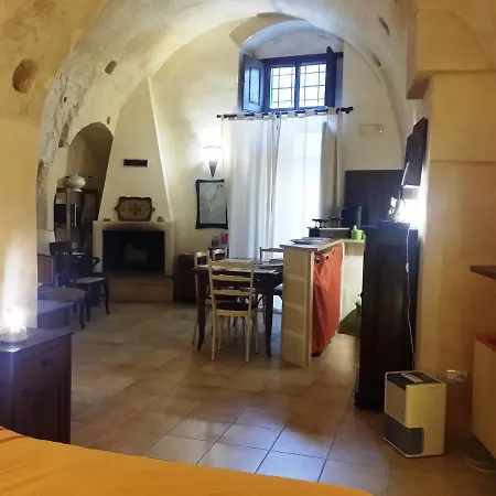 In Medio * Ματέρα
